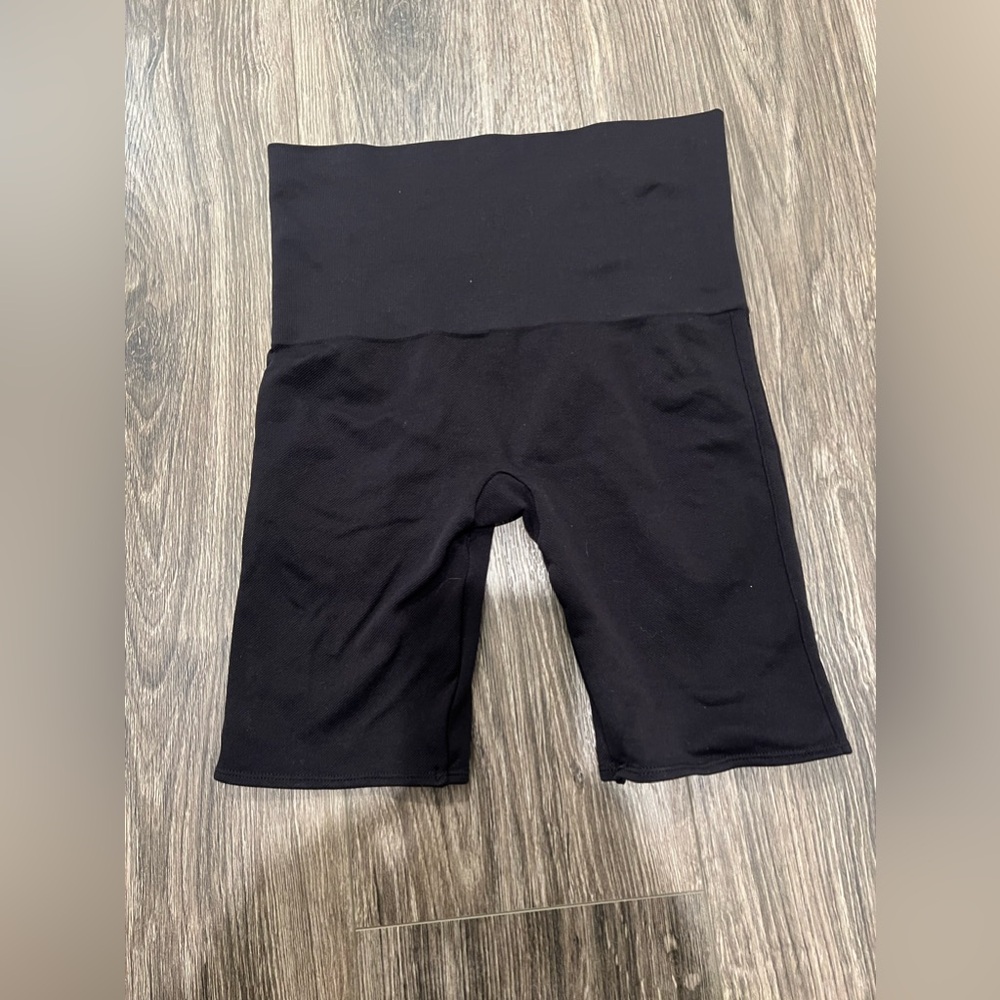 SPANX Black Shapewear Shorts size Medium EUC style number #50180r